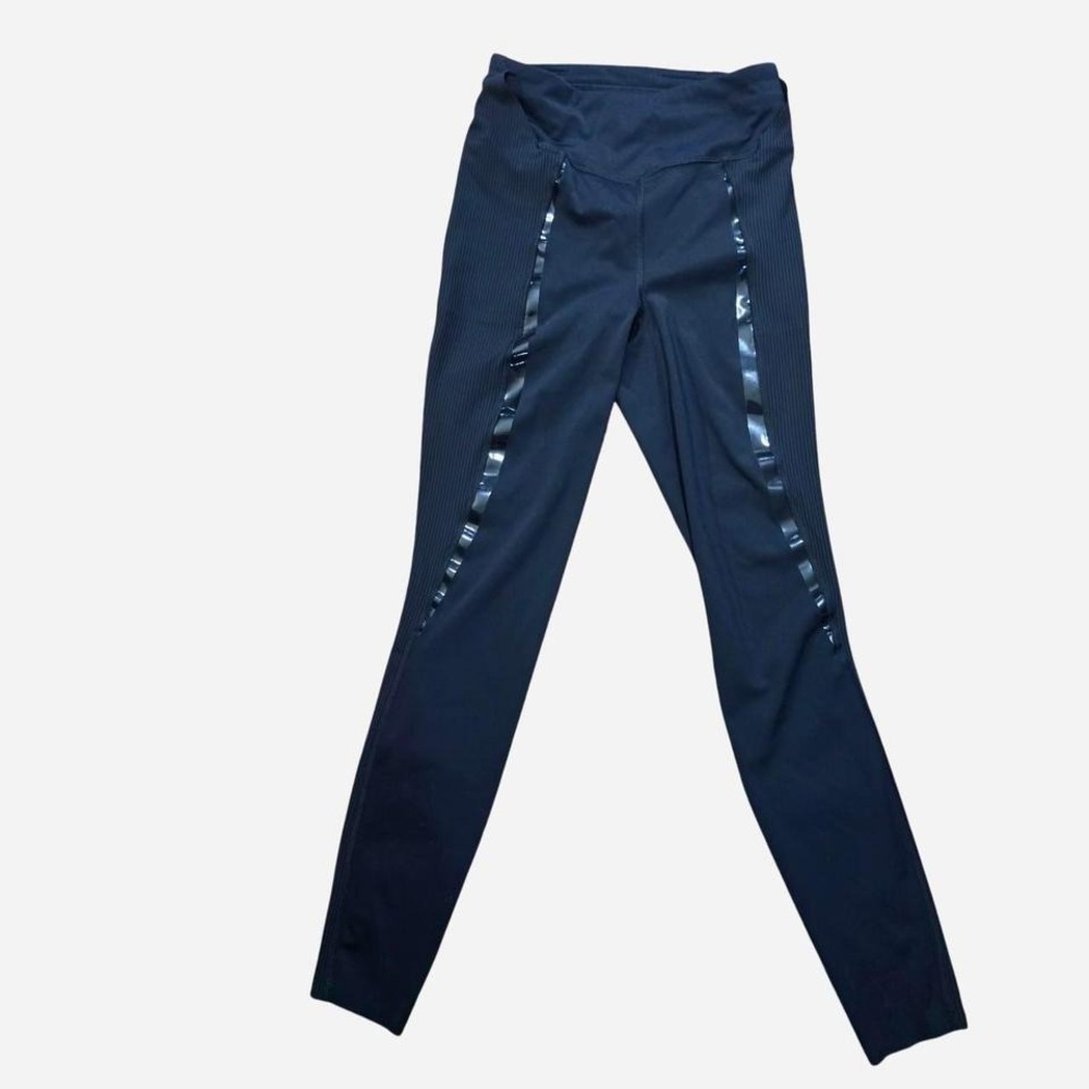 Black lululemon leggings size‎ 4